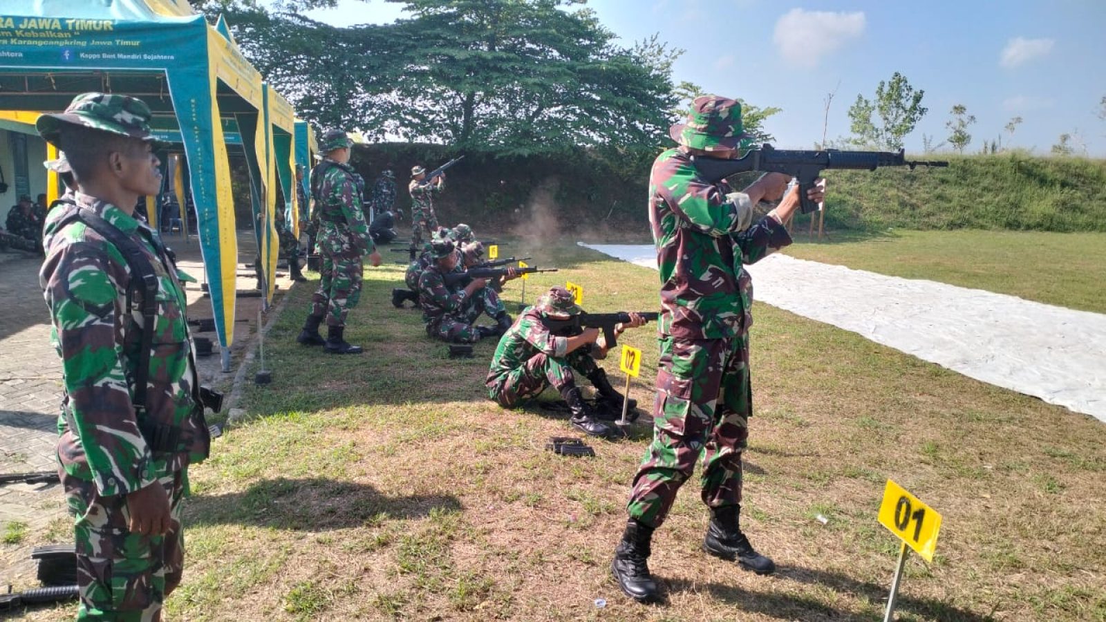 Prajurit Kodim Lamongan Tingkatkan Kemampuan Menembak   