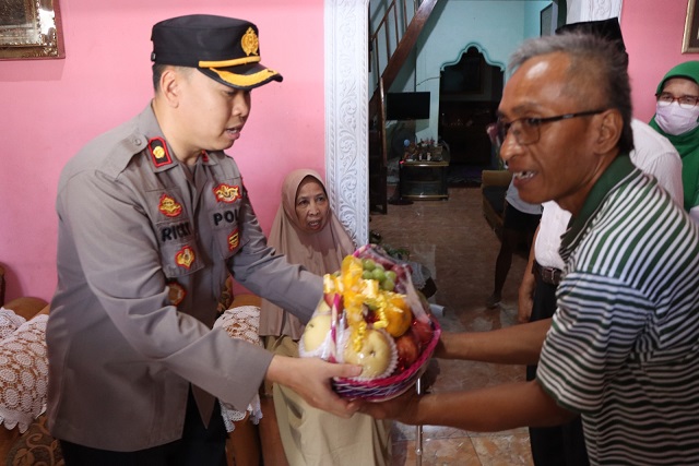 Hari Bhayangkara Ke 78, Polres Sumbawa Gelar Anjangsana Ke Purnawirawan dan Warakawuri