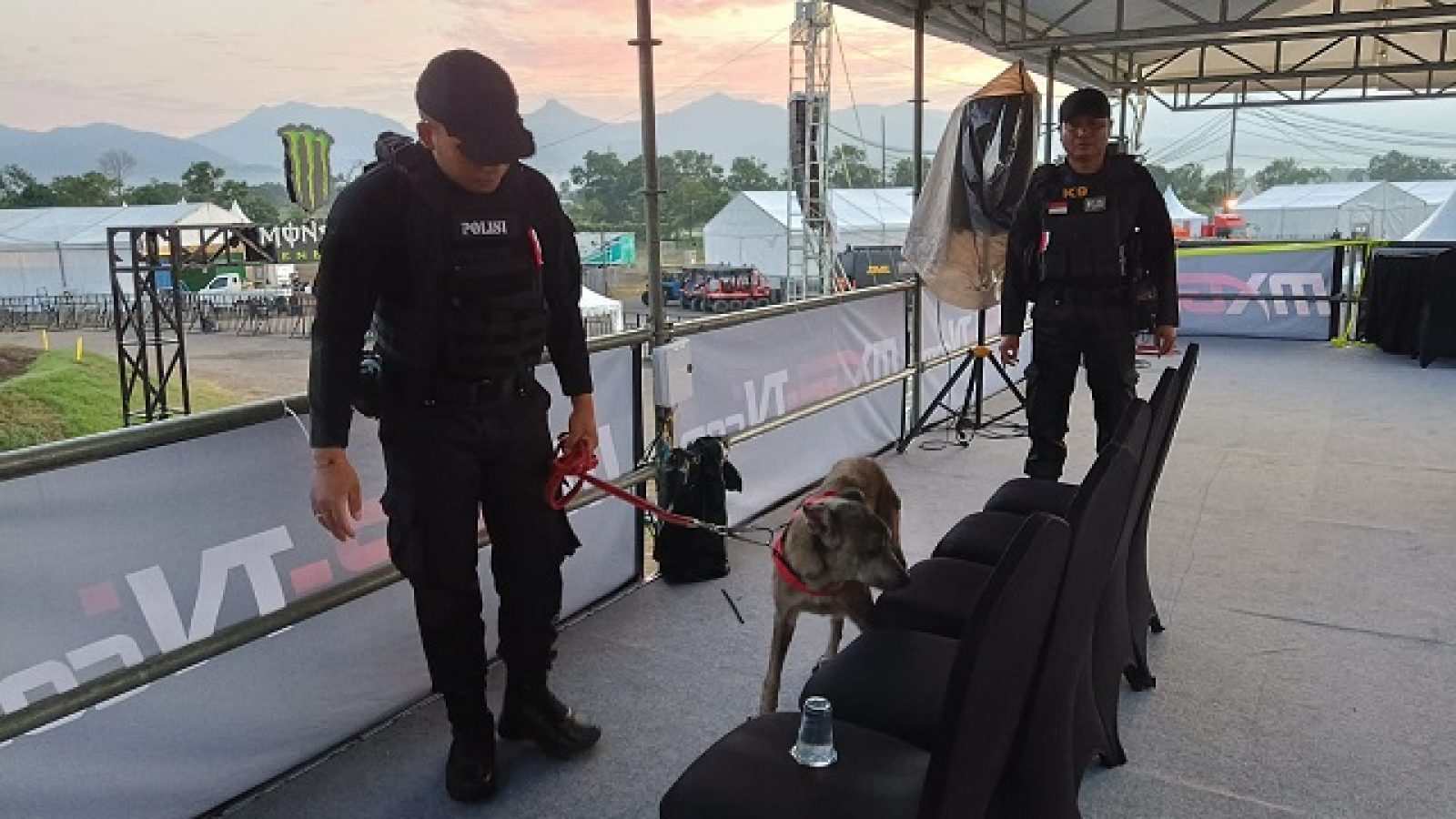 Polda NTB  Sterilkan Sirkuit MXGP dengan Anjing Pelacak