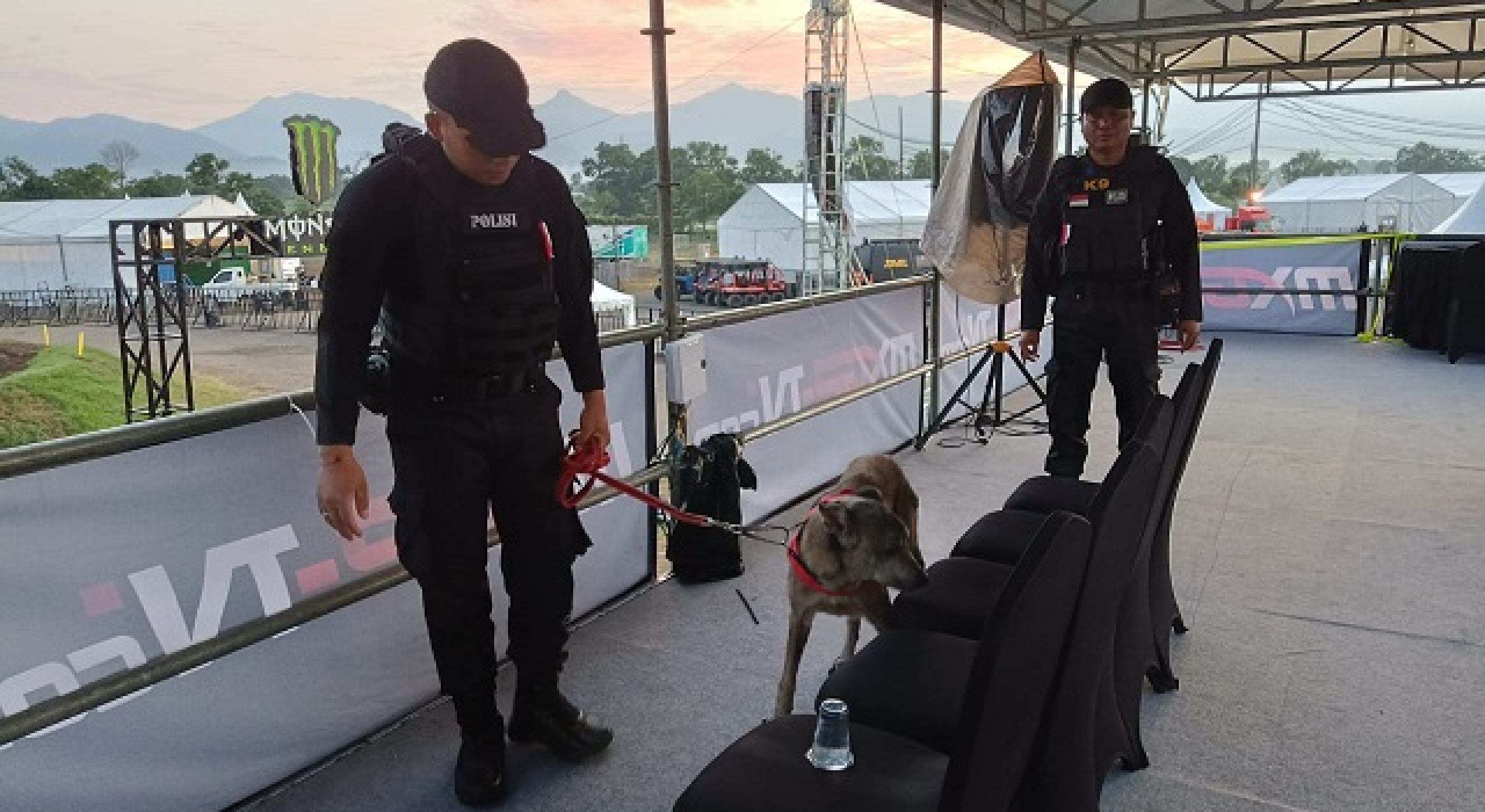 Polda NTB  Sterilkan Sirkuit MXGP dengan Anjing Pelacak