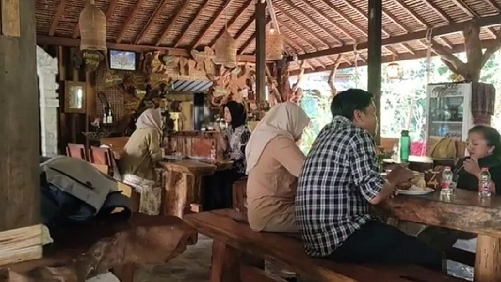 Bale Jukung, Bermula dari Rumah Seni