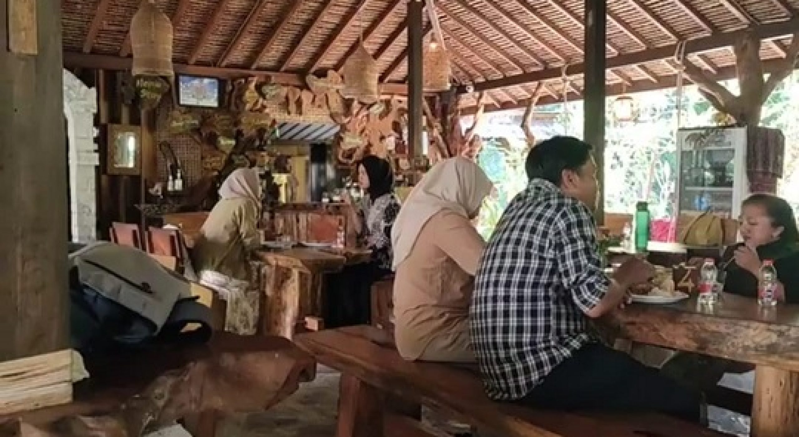 Bale Jukung, Bermula dari Rumah Seni