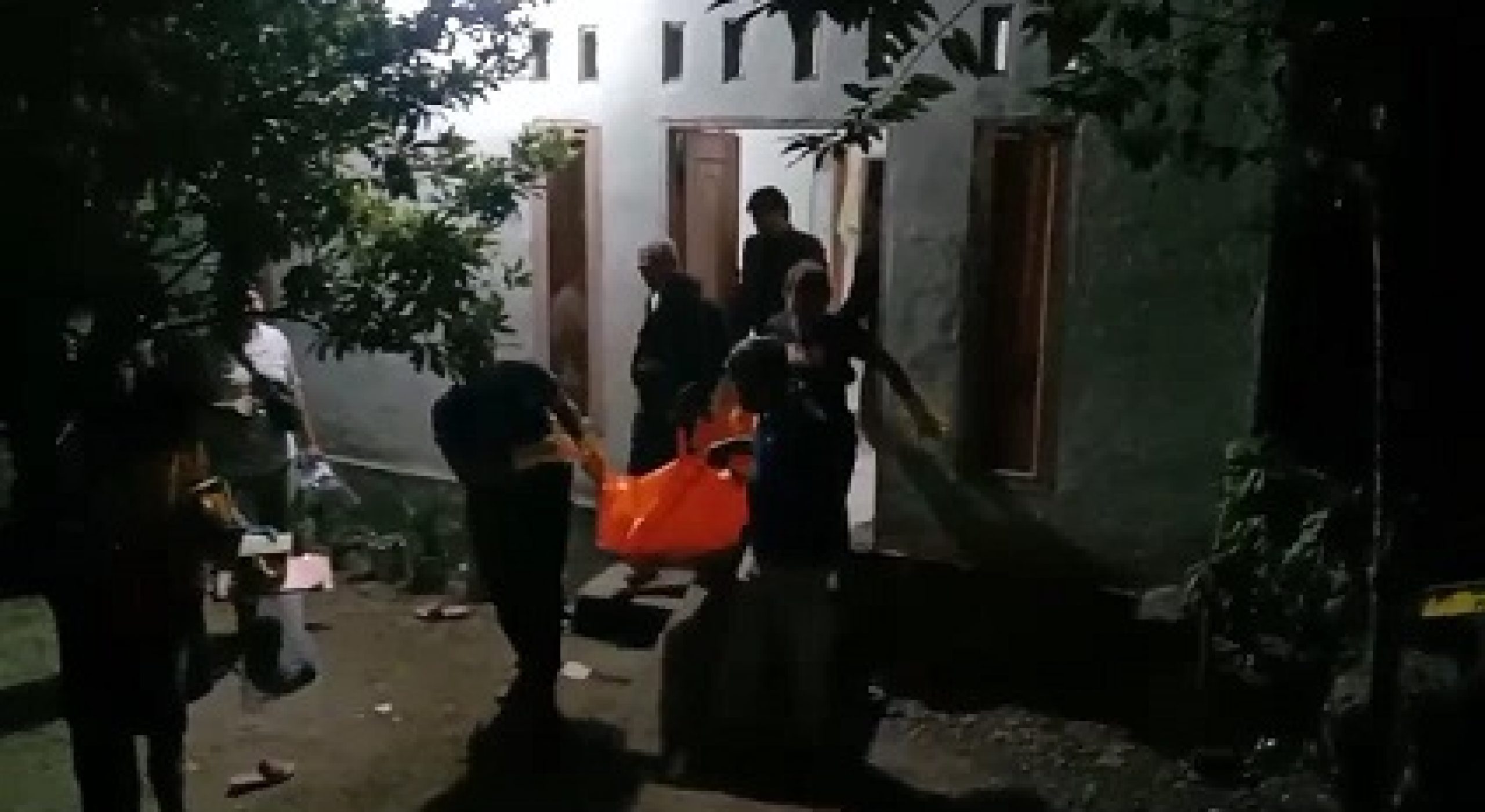 IRT Ditemukan Tewas Bersimbah Darah di Kembang Sari, Korban Dibunuh Suaminya