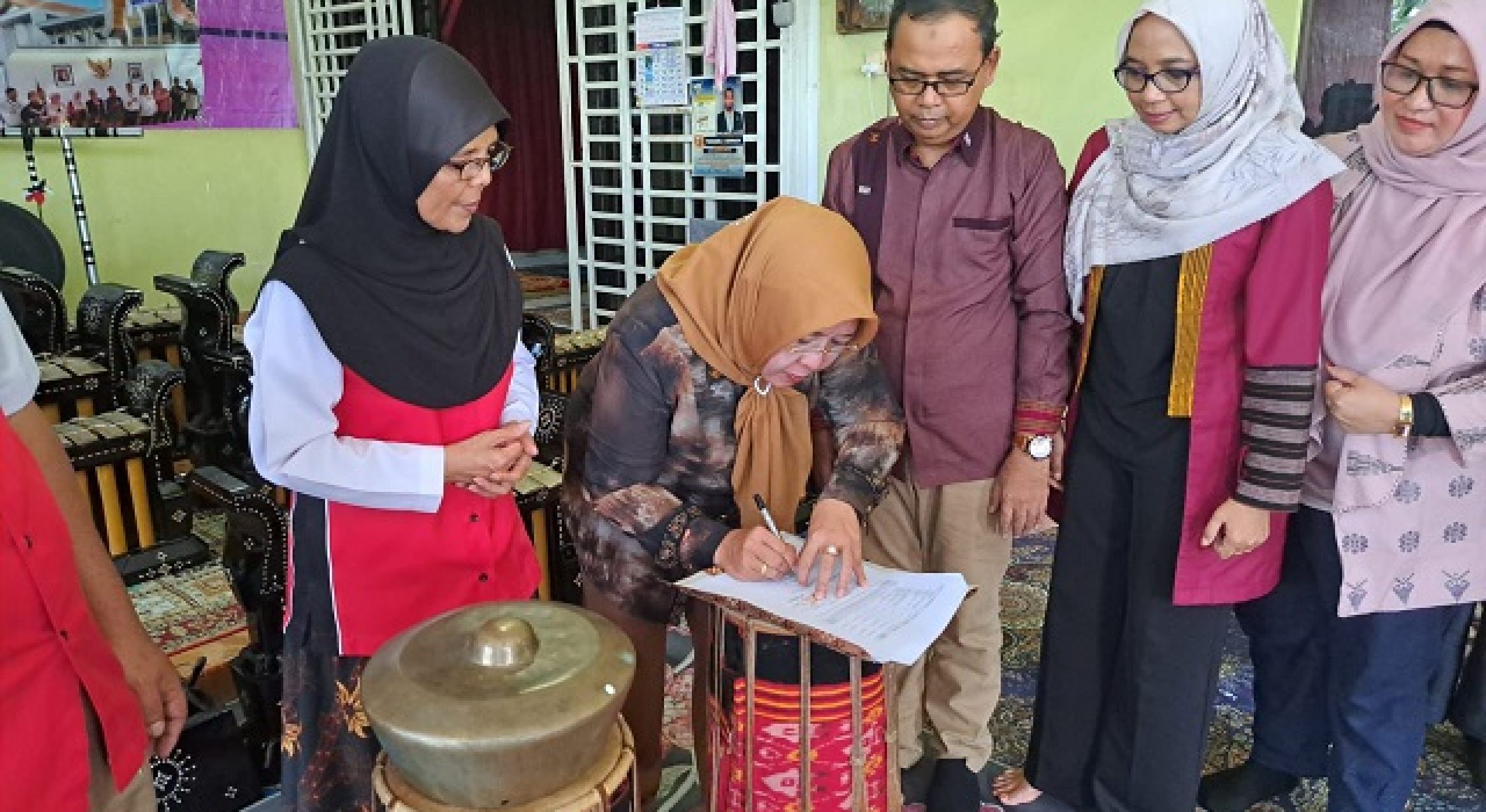 Orang Lombok di Rantauan Dihadiahi Gamelan Sasak