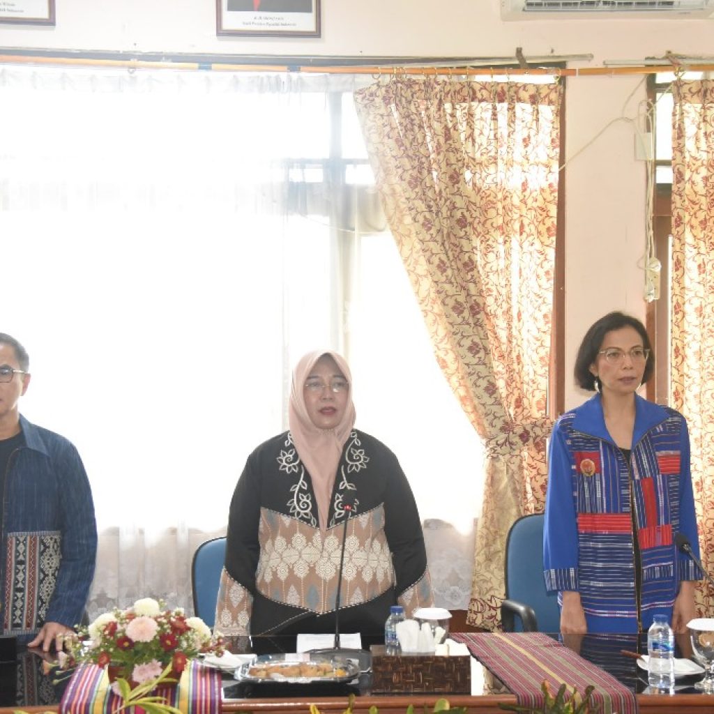SMK Jurusan Busana se-Pulau Lombok dapat Coaching Clinic Design Dekranasda
