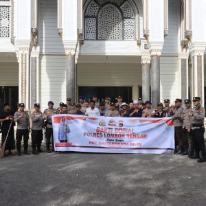 Polres Loteng Sumbang 30 Sak Semen Masjid Di Desa Ketare