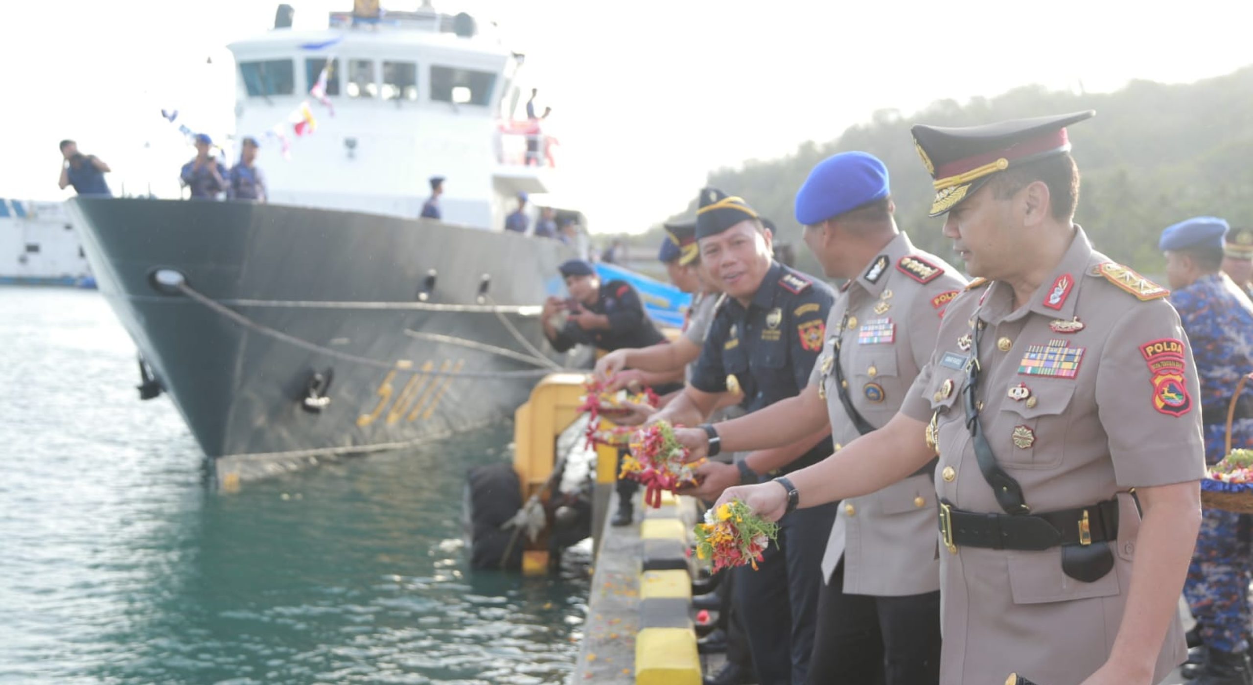 Tabur Bunga di Perairan Sekotong Hari Bhayangkara ke-78