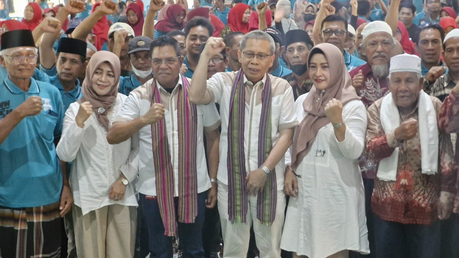 Kukuhkan Tim Pemenangan, Ratusan Relawan Siap Menangkan Pasangan H. Iron – Edwin