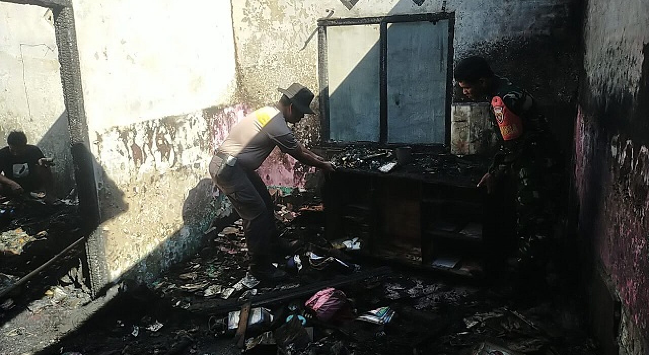 Api Melalap Rumah di Dusun Bugis, TNI Polri Gotong Royong Bersama Masyarakat