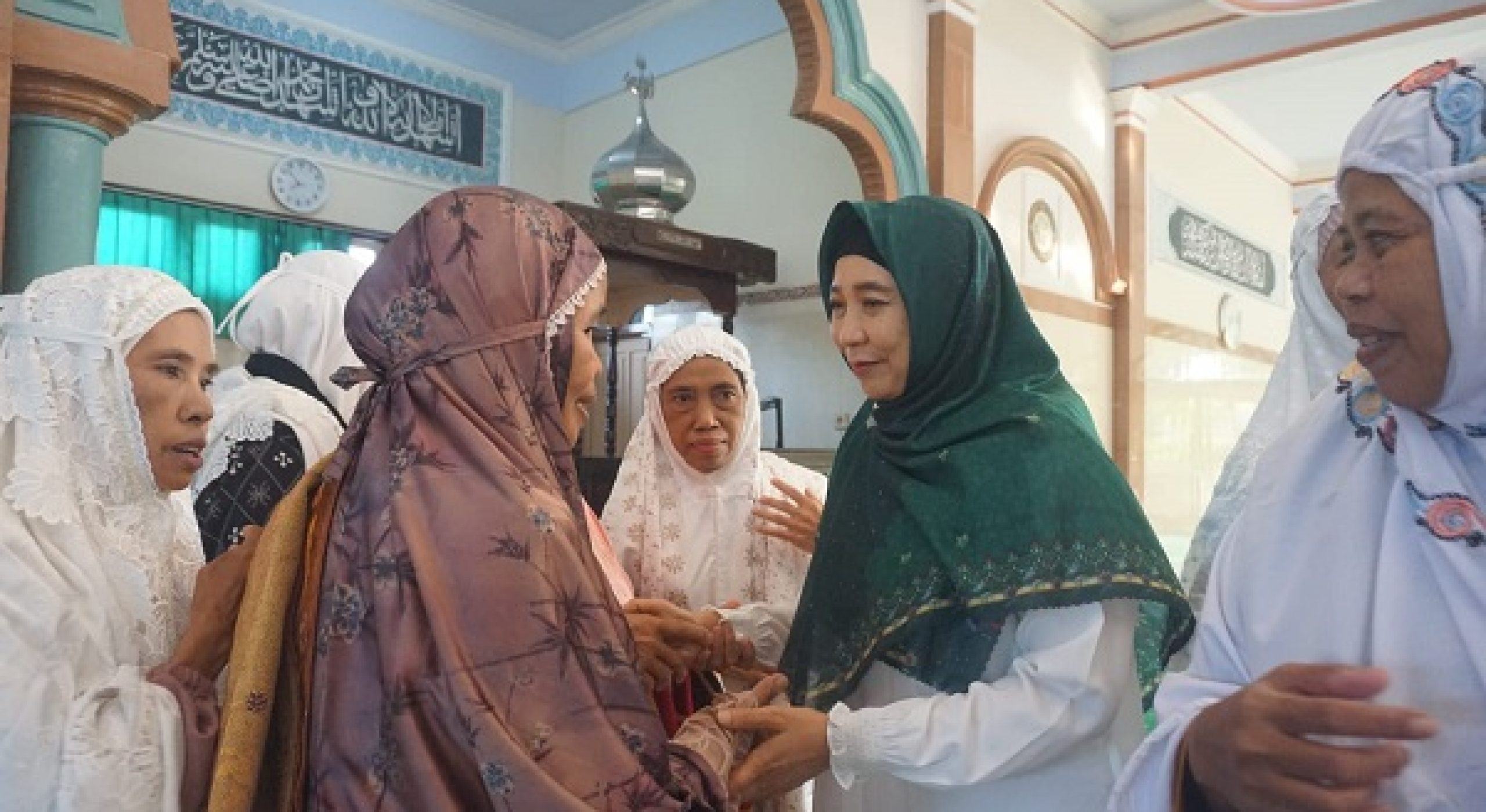 Ummi Rohmi Disambut Teriakan ‘Gubernur Jilbab Ijo’