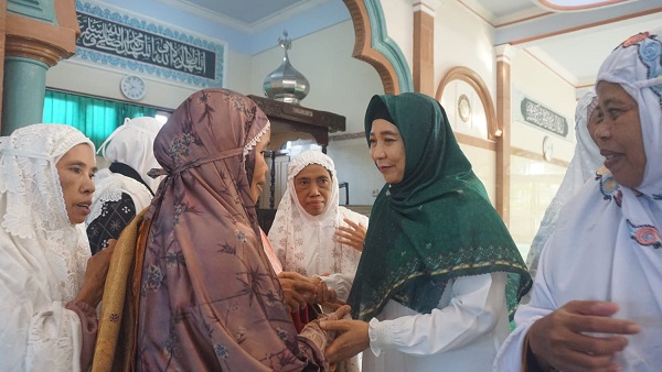 Ummi Rohmi Disambut Teriakan 'Gubernur Jilbab Ijo'