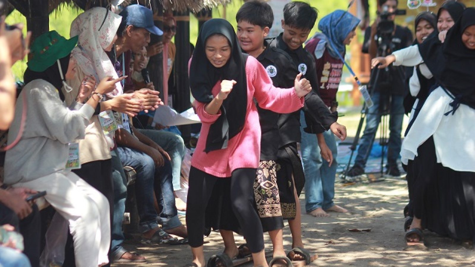 SANTAI : Cegah Perkawinan Anak, Bangun Benteng di Desa