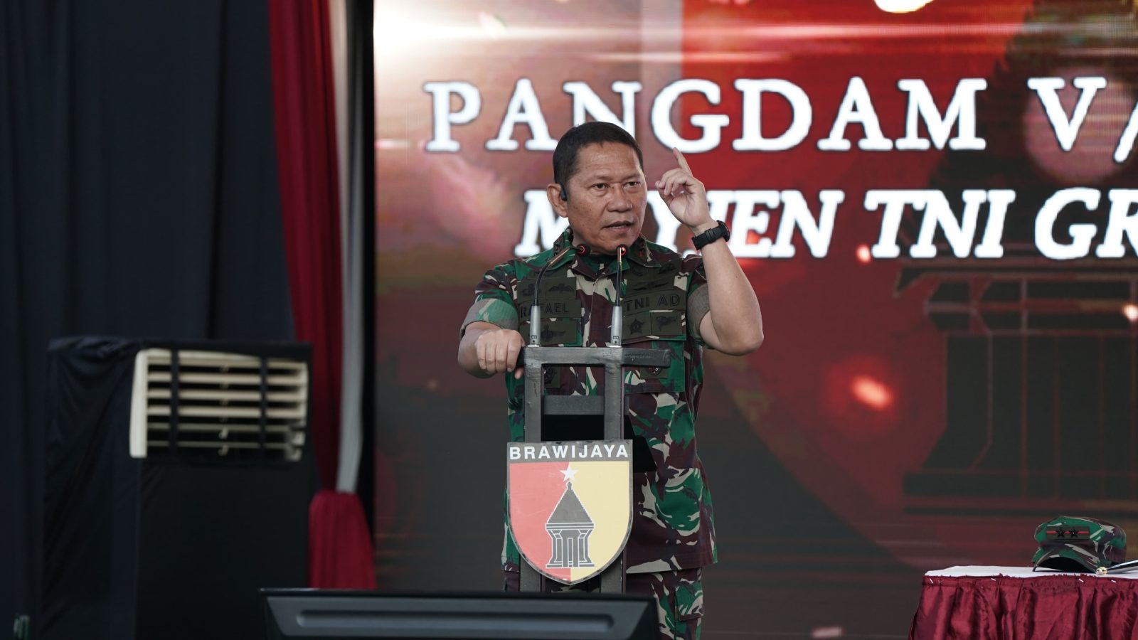 Mayjen TNI Rafael Tinjau Kesiapan Pasukan Yonif 512/QY