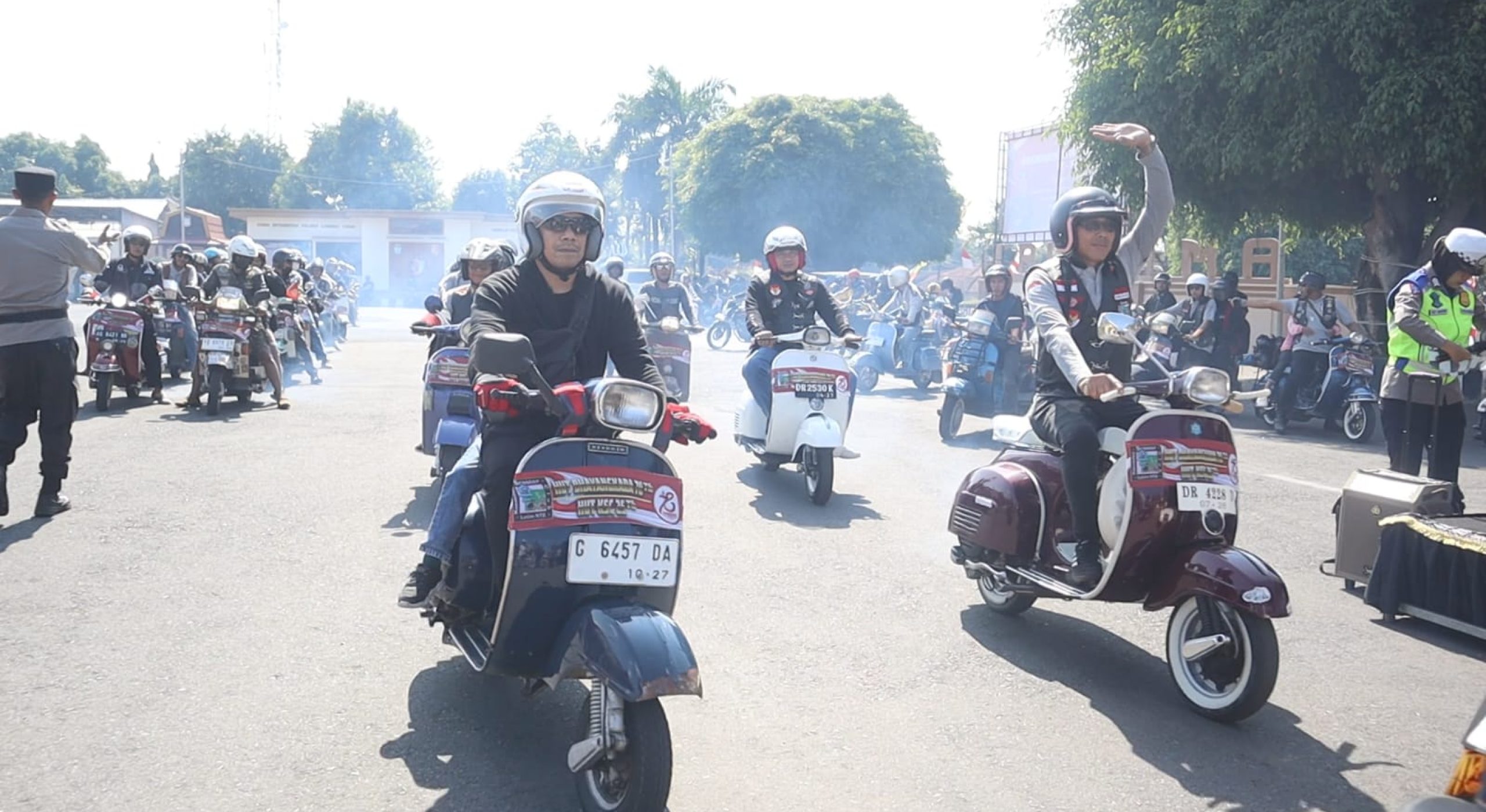 Meriahnya HUT Bhayangkara ke 78 di Lombok Timur, Mulai Parade Vespa Hingga Makan Gratis