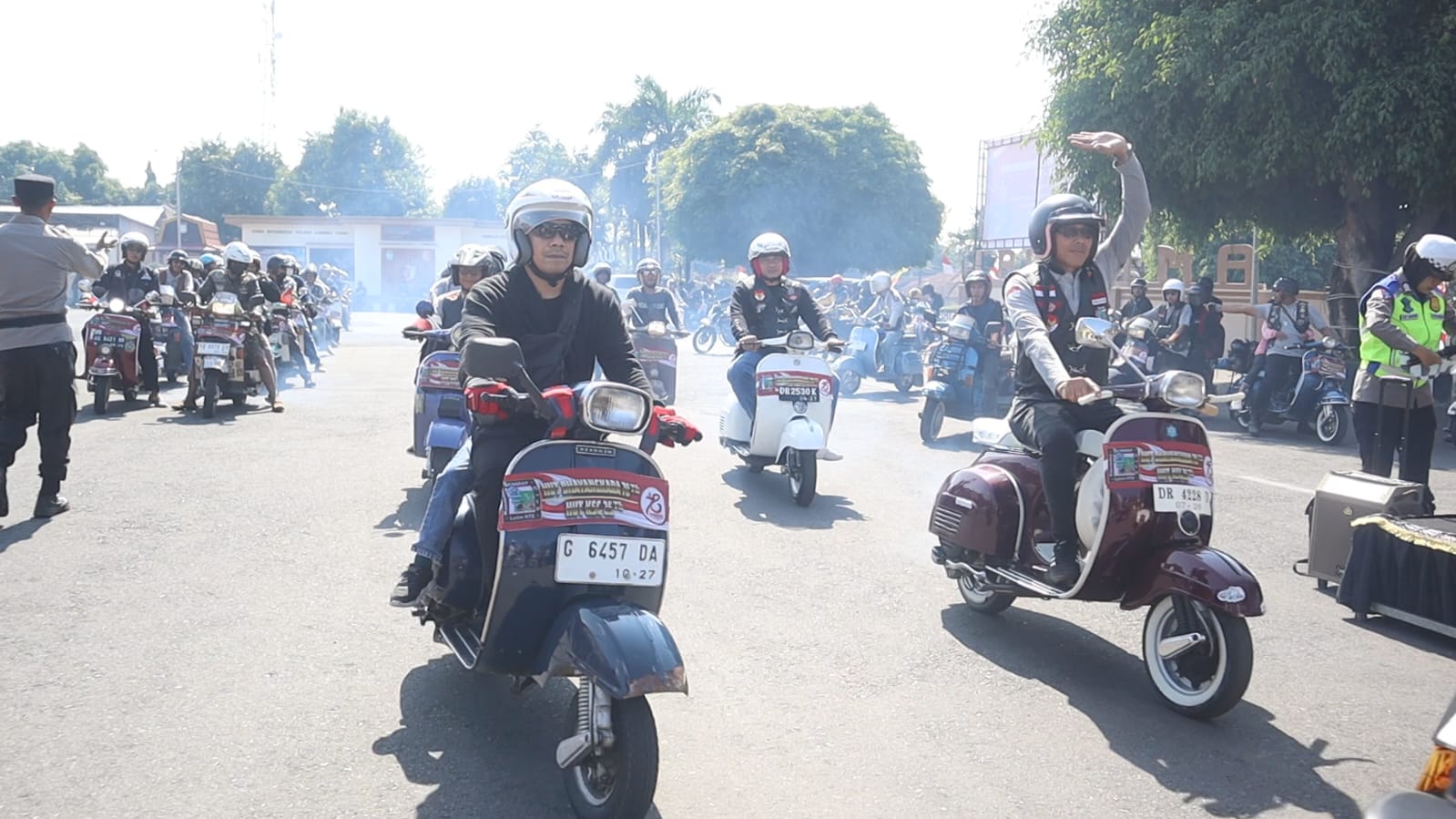 Meriahnya HUT Bhayangkara ke 78 di Lombok Timur, Mulai Parade Vespa Hingga Makan Gratis