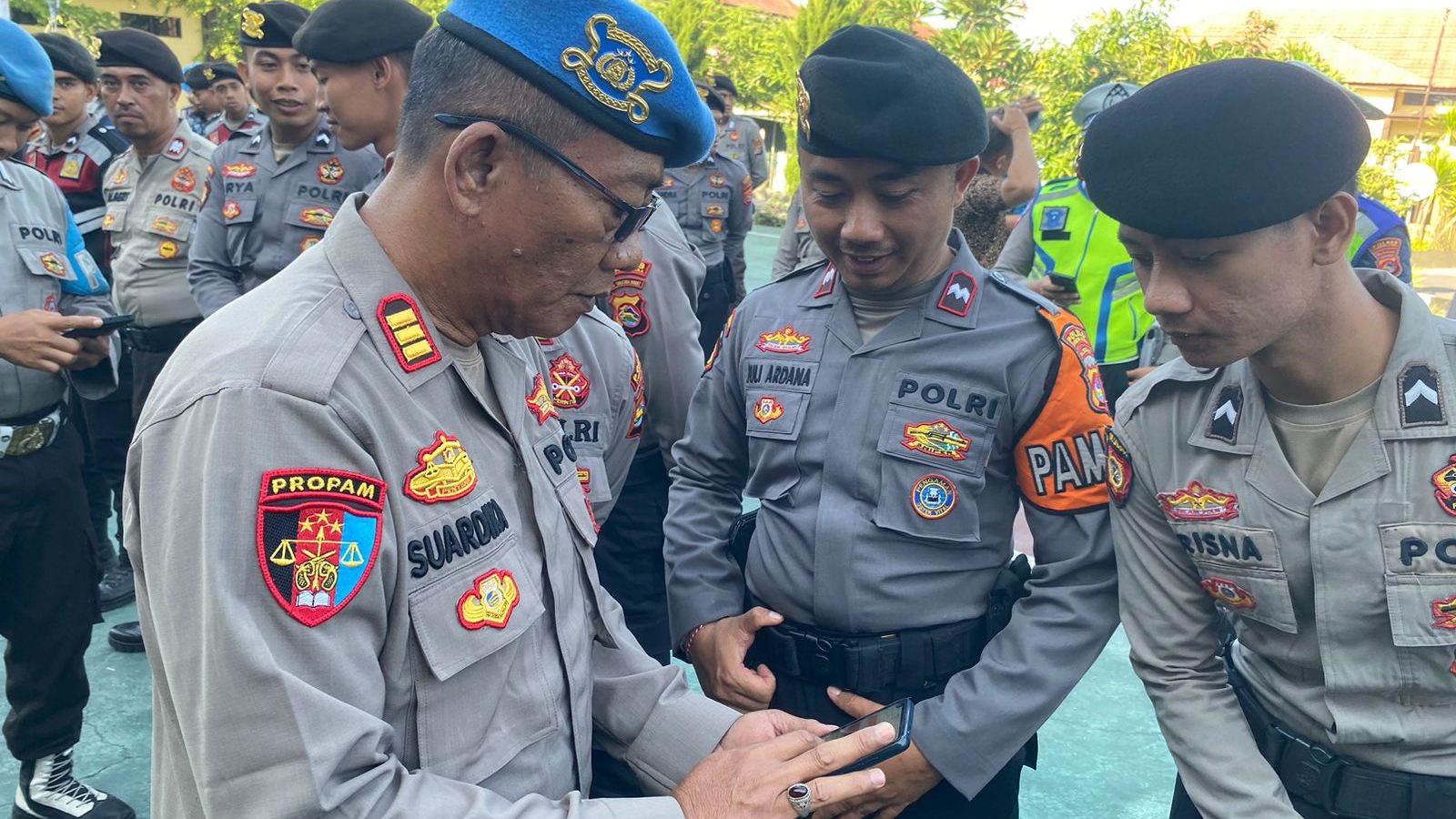 Mendadak Sebanyak 250 Smartphone Personil Polres Lombok Utara Diperiksa, Ada Apa?