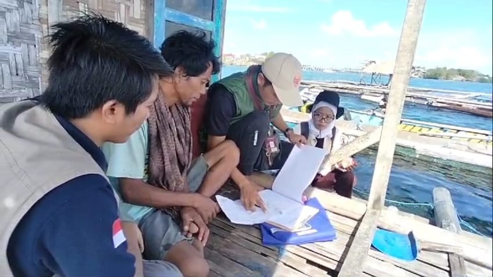 Pantarlih Susuri Laut Coklit Data Pemilih di Gili Beleq dan Ree