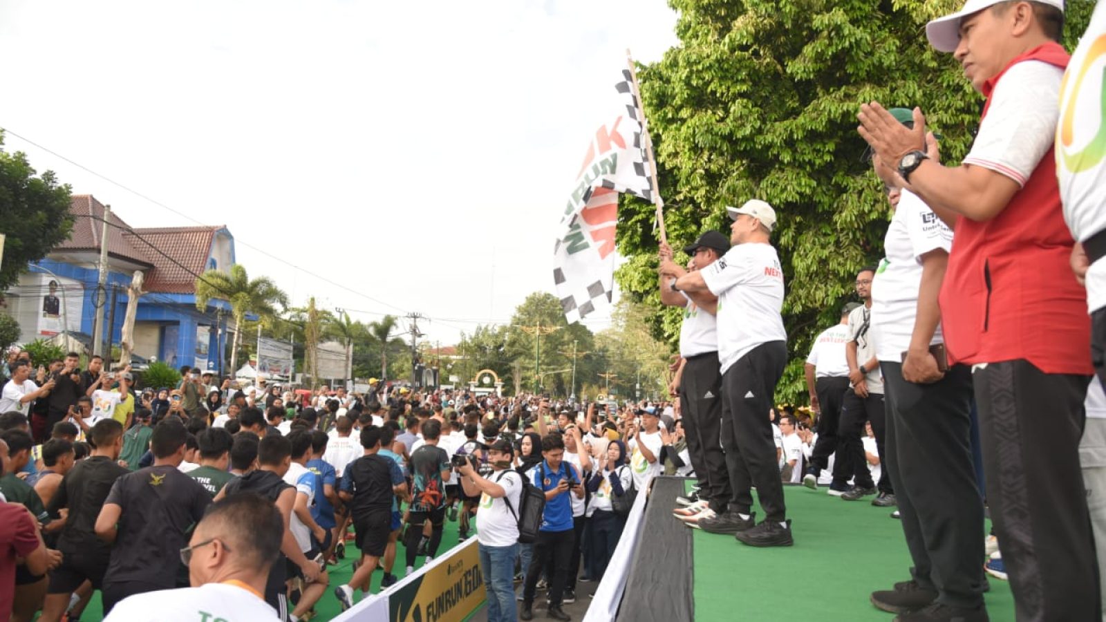 Sebanyak 6000 Peserta Ikut Fun Run 60K Milad Bank NTB Syariah