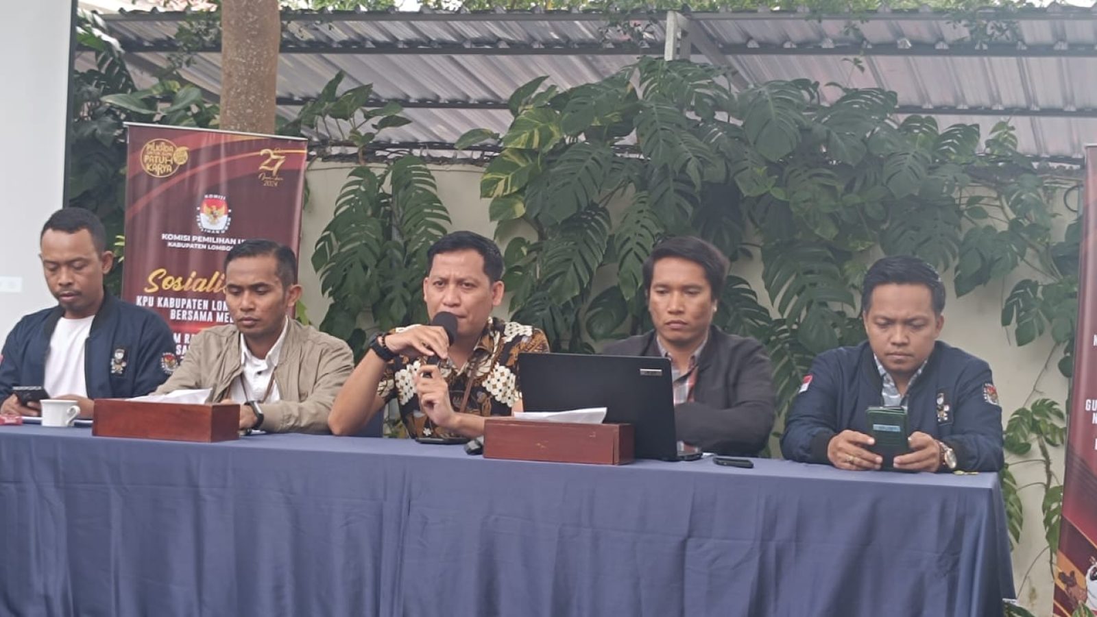 KPU Lombok Timur Sosialisasi Tahapan Pilkada Serentak ke Para Jurnalis