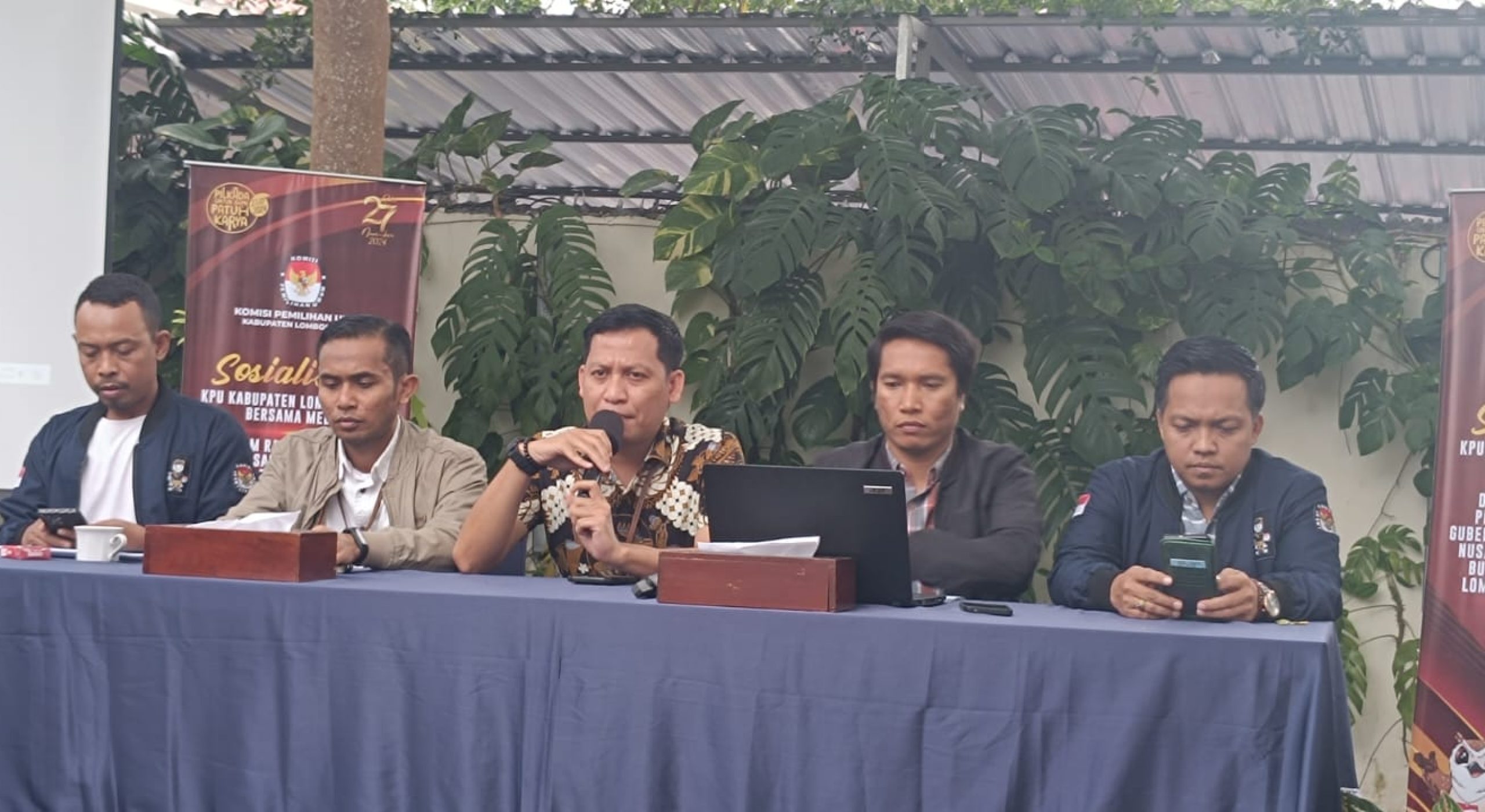 KPU Lombok Timur Sosialisasi Tahapan Pilkada Serentak ke Para Jurnalis