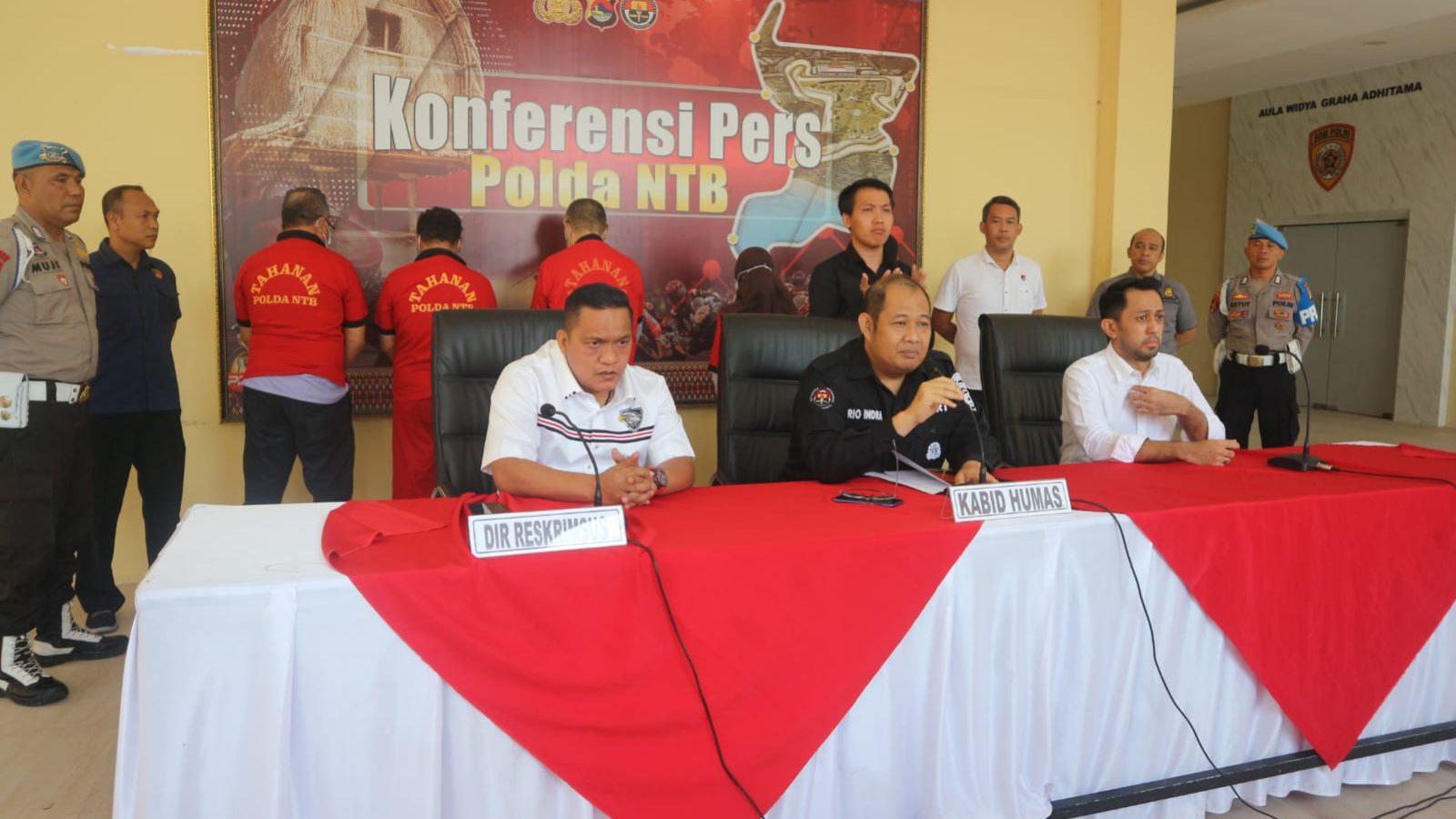 Polisi Ringkus Lima Terduga Kasus Korupsi di Kabupaten Dompu