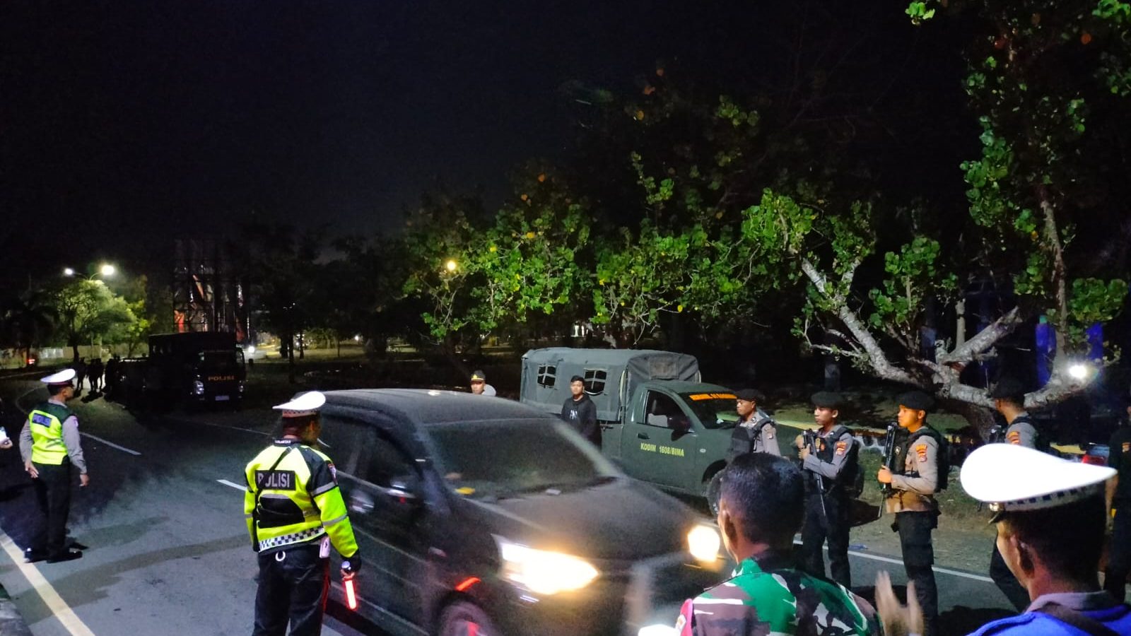 Malam Minggu, TNI Polri Patroli Gabungan Sisir Wilayah Bima Kota 