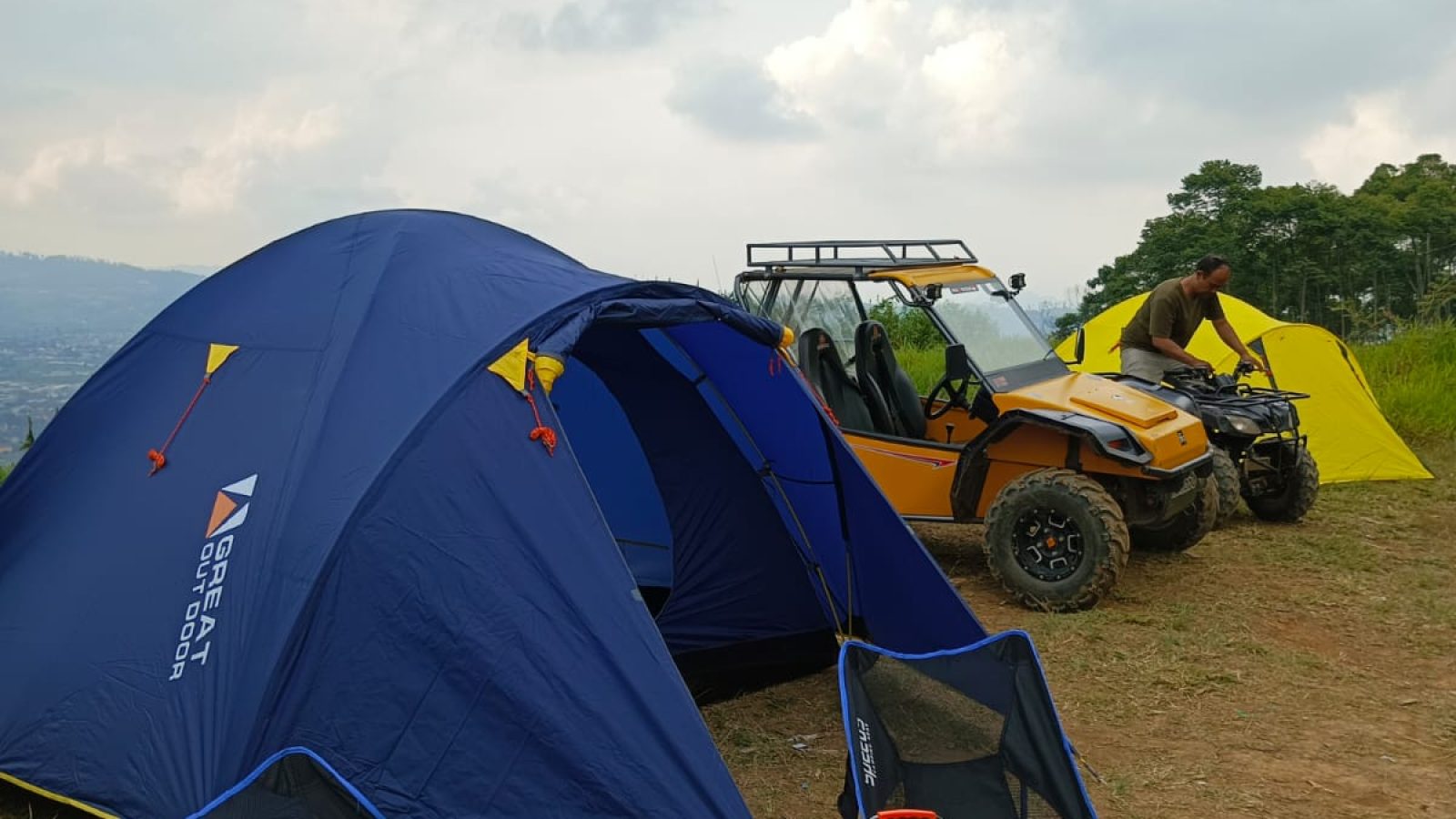 Bukit Aquila Camp Suguhkan Eksotisme Gunung Gede Pangrango 