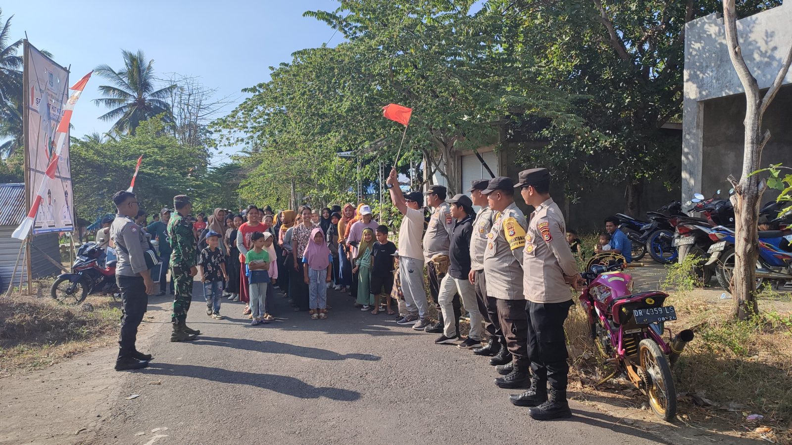HUT Desa Gunjan Asri Diwarnai Jalan Santai