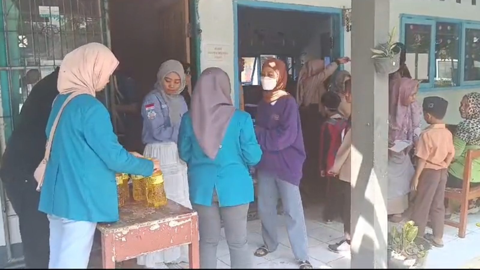 Sampah Plastik Ditukar dengan Minyak Goreng, Ada di. Lombok Timur