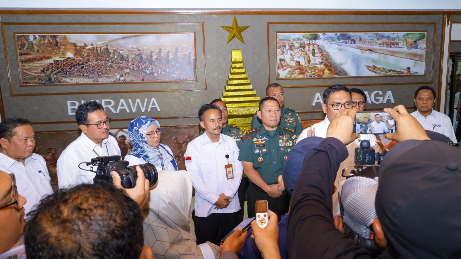 Pangdam Mayjen TNI Rafael Sambut Kunker Wamentan   