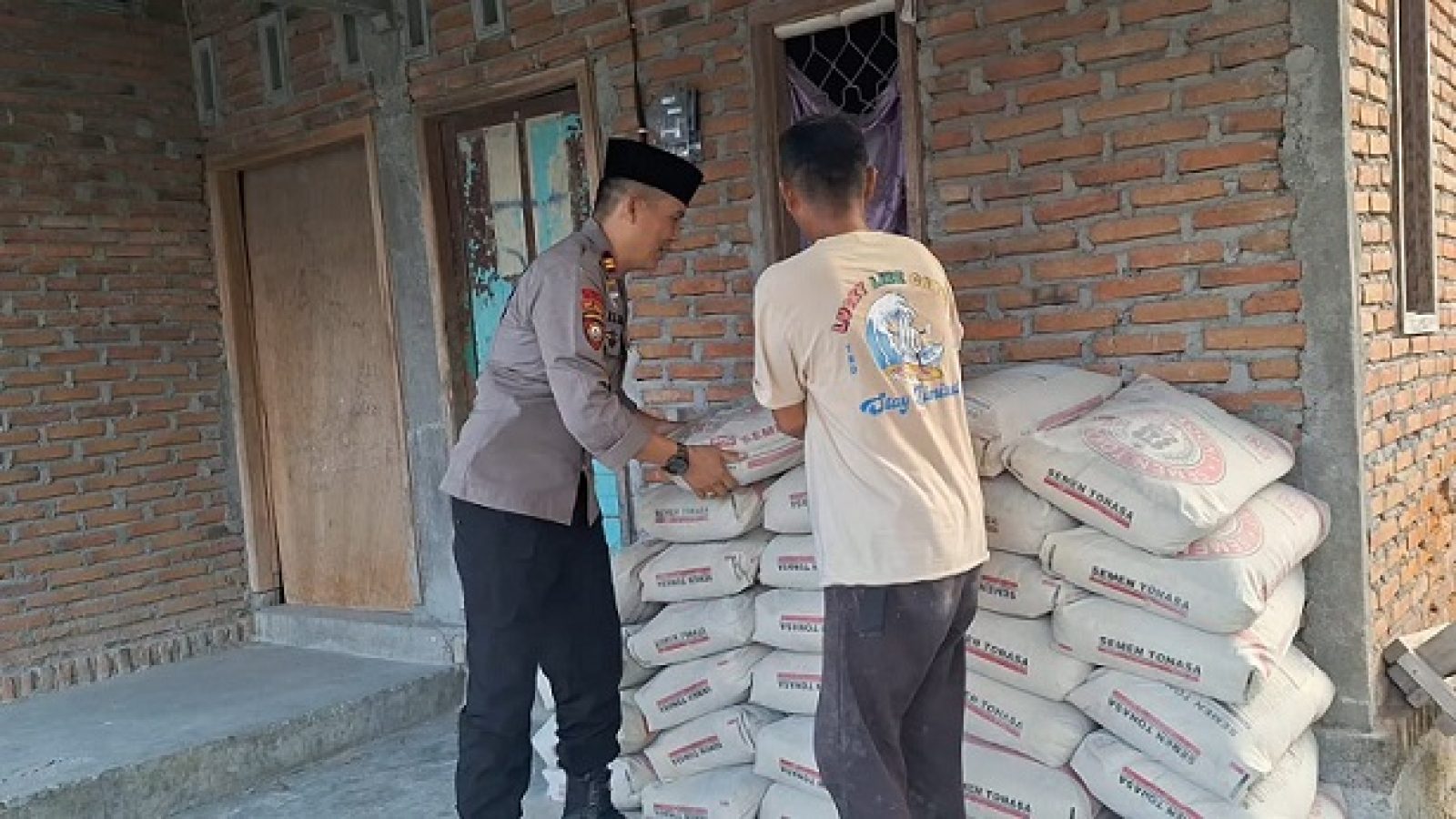  Masjid Nurul Iman Pujut Digelontor Polres Loteng 30 Sak Semen 