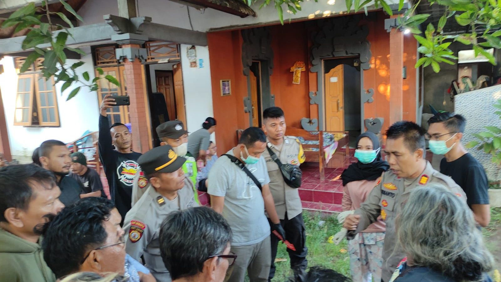 Wanita Paruh Baya Ditemukan Meninggal Tergantung