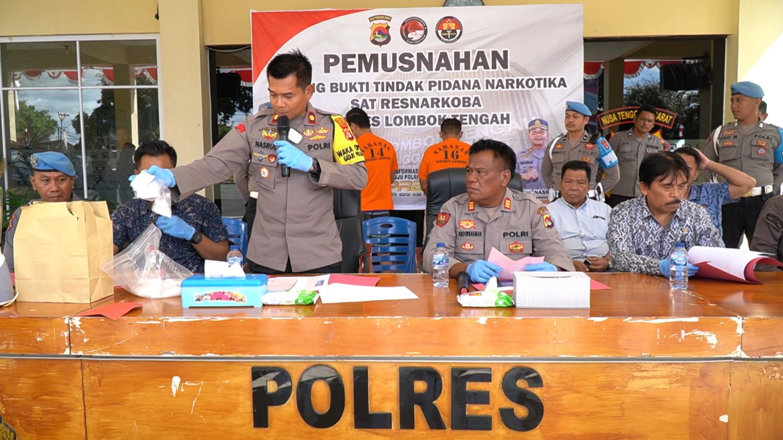 Polres Loteng Musnahkan Barang Bukti 813, 98 Gram Sabu