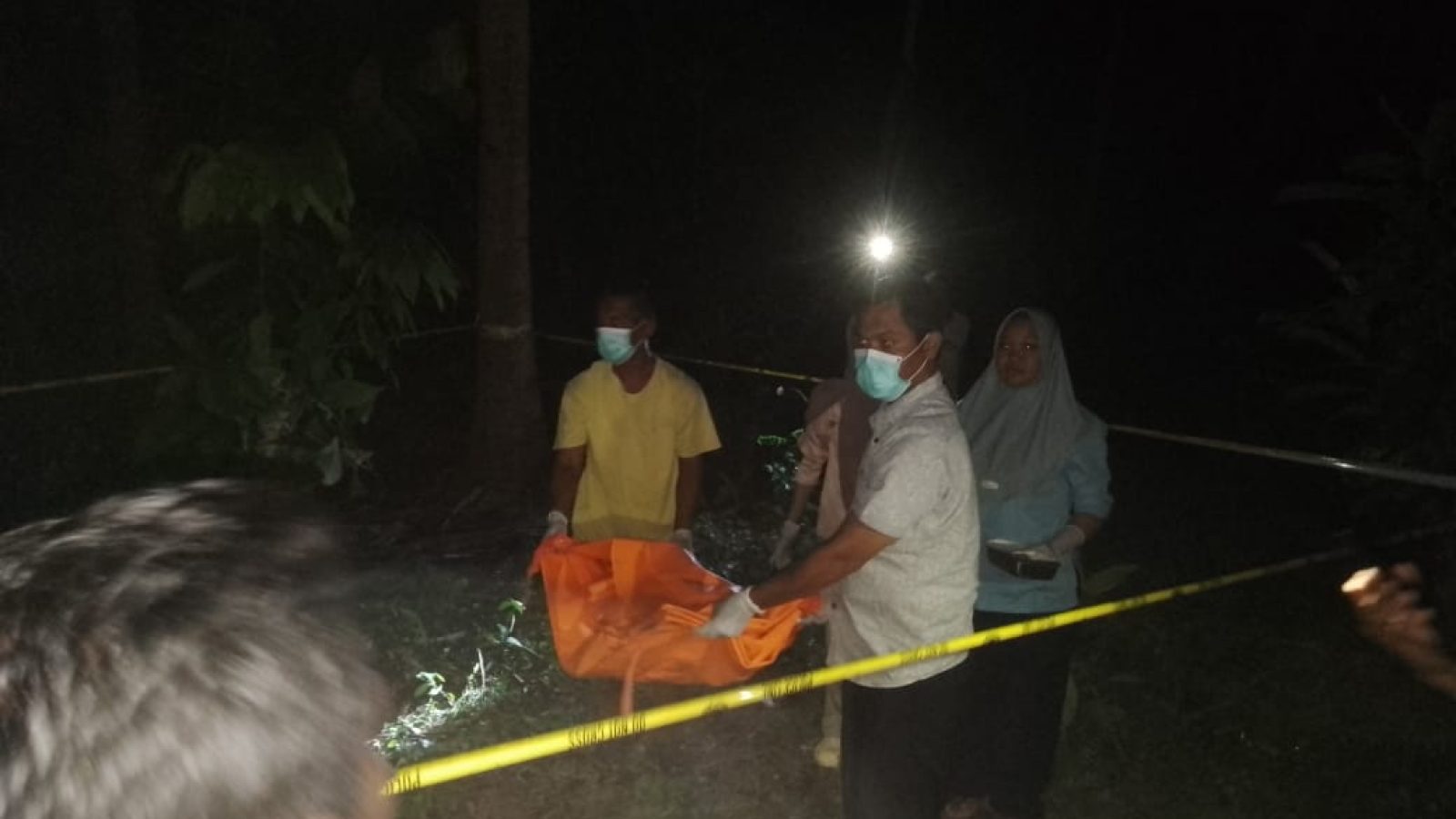 Mayat Bayi Dibuang di Kebun, Polsek Gangga Olah TKP 