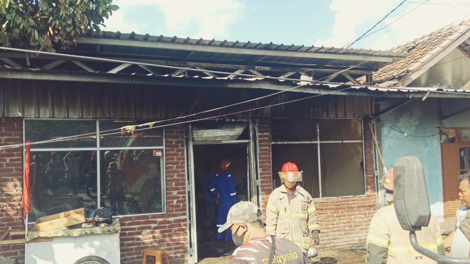 Akibat Percikan Pertalite, Kios Pedagang di Wanasaba Ludes Terbakar