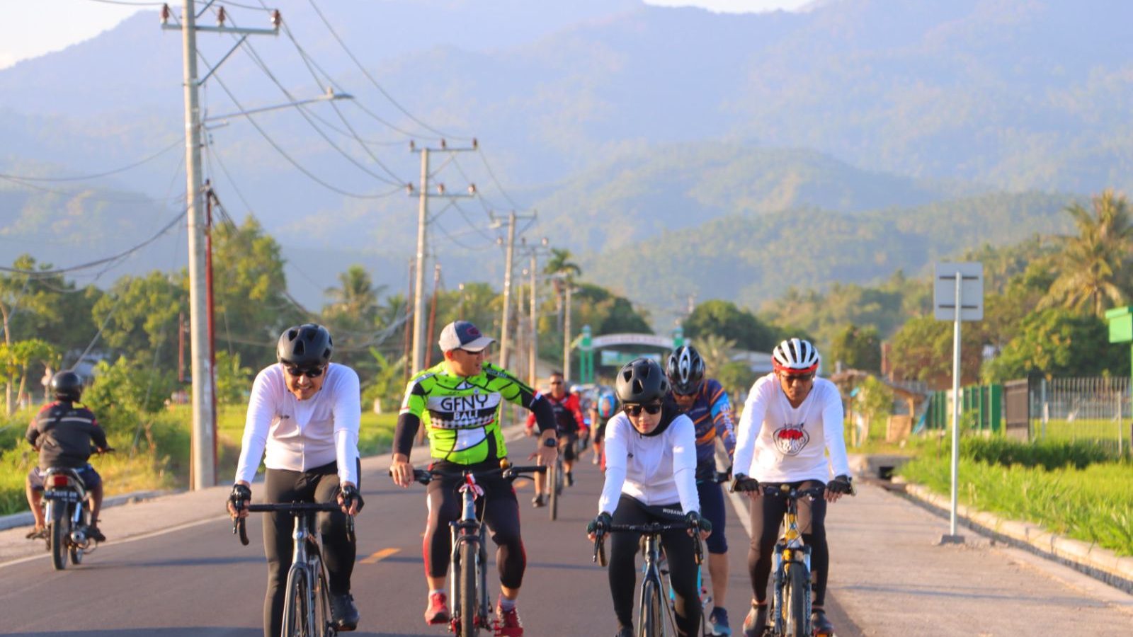 Gowes  Mepolong Merenten Jilid Empat Bersama Kapolres Lombok Utara