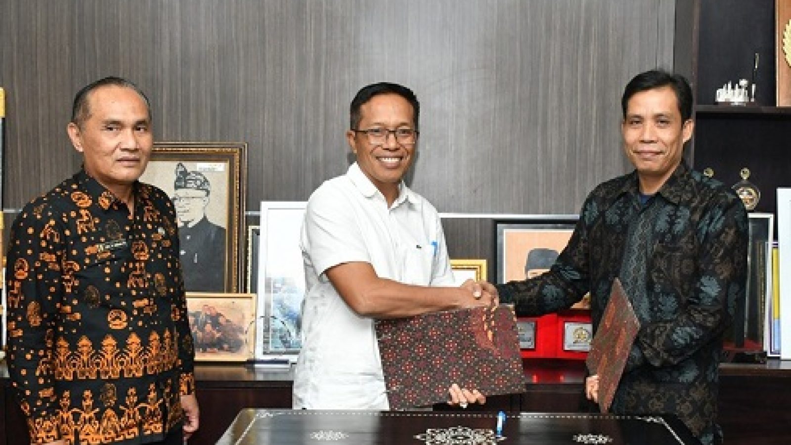 Bupati Lotim Teken Kesepakatan Bersama Dekapan PKK Canting Srikandi