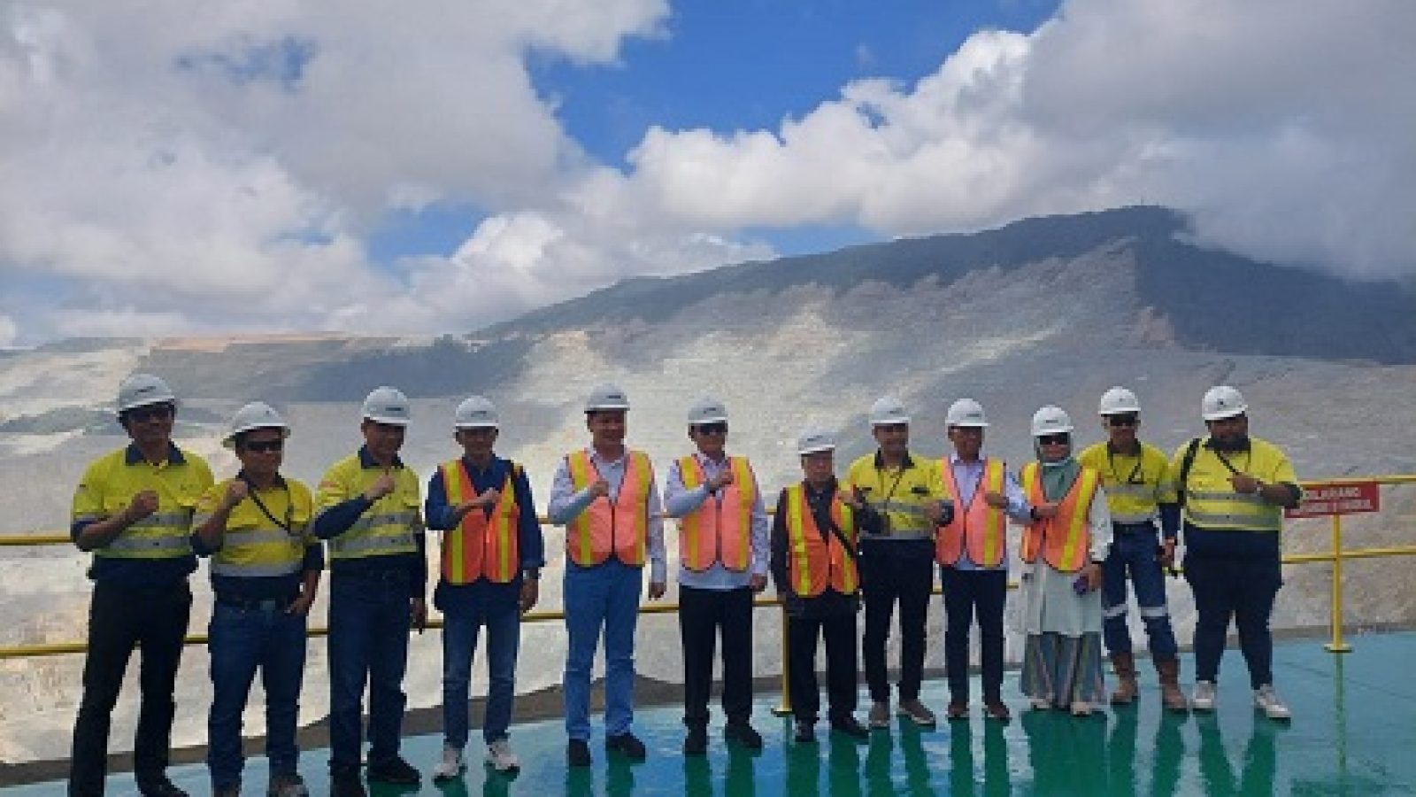 Tinjau Smelter PT AMNT, Pj Gubernur NTB Bahagia