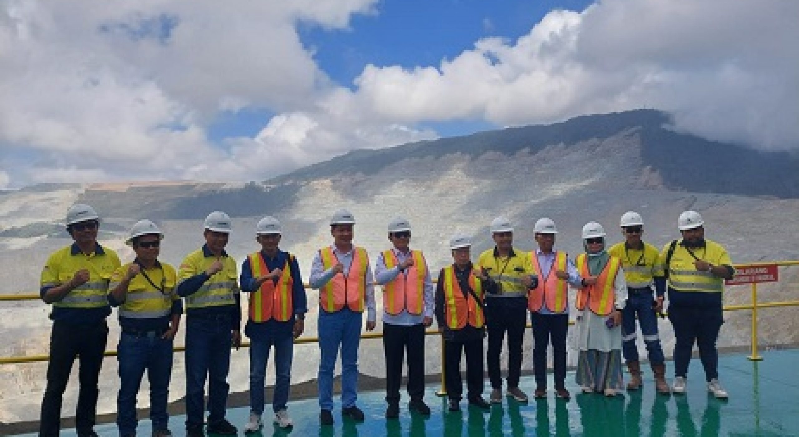 Tinjau Smelter PT AMNT, Pj Gubernur NTB Bahagia