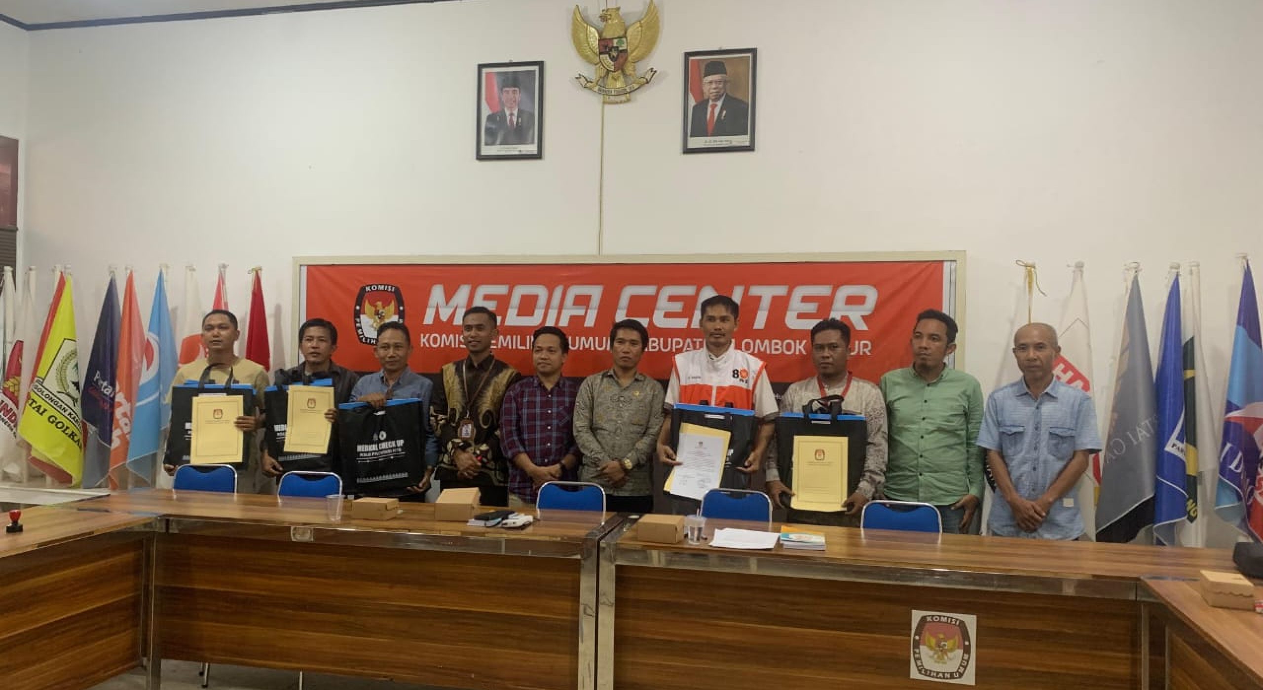 KPU Lotim Serahkan Hasil Tes Kesehatan Ke 5 Bapaslon, Semuanya Penuhi Syarat