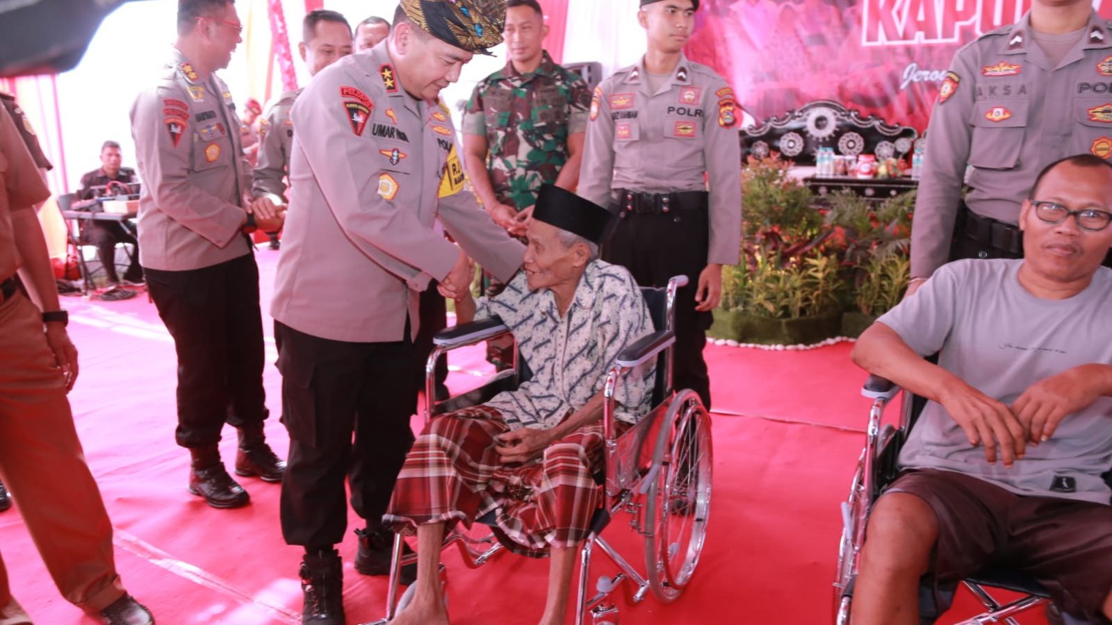 Cooling System di Lombok Timur, Kapolda NTB Berikan Bantuan Sosial di Jerowaru