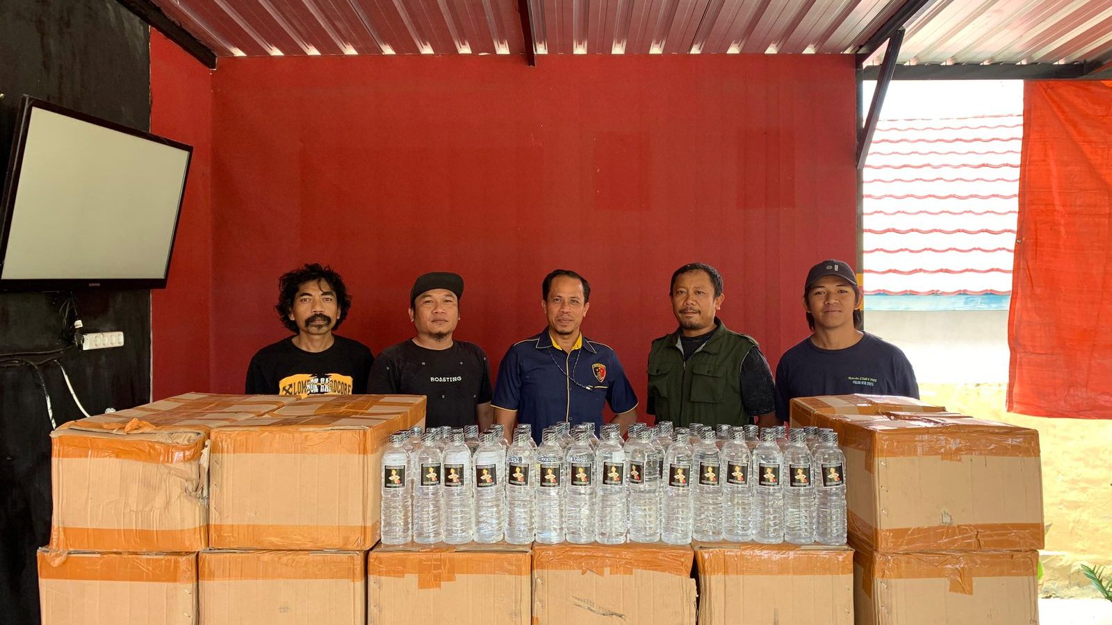 Ratusan Botol Arak Bali Disita di Bima