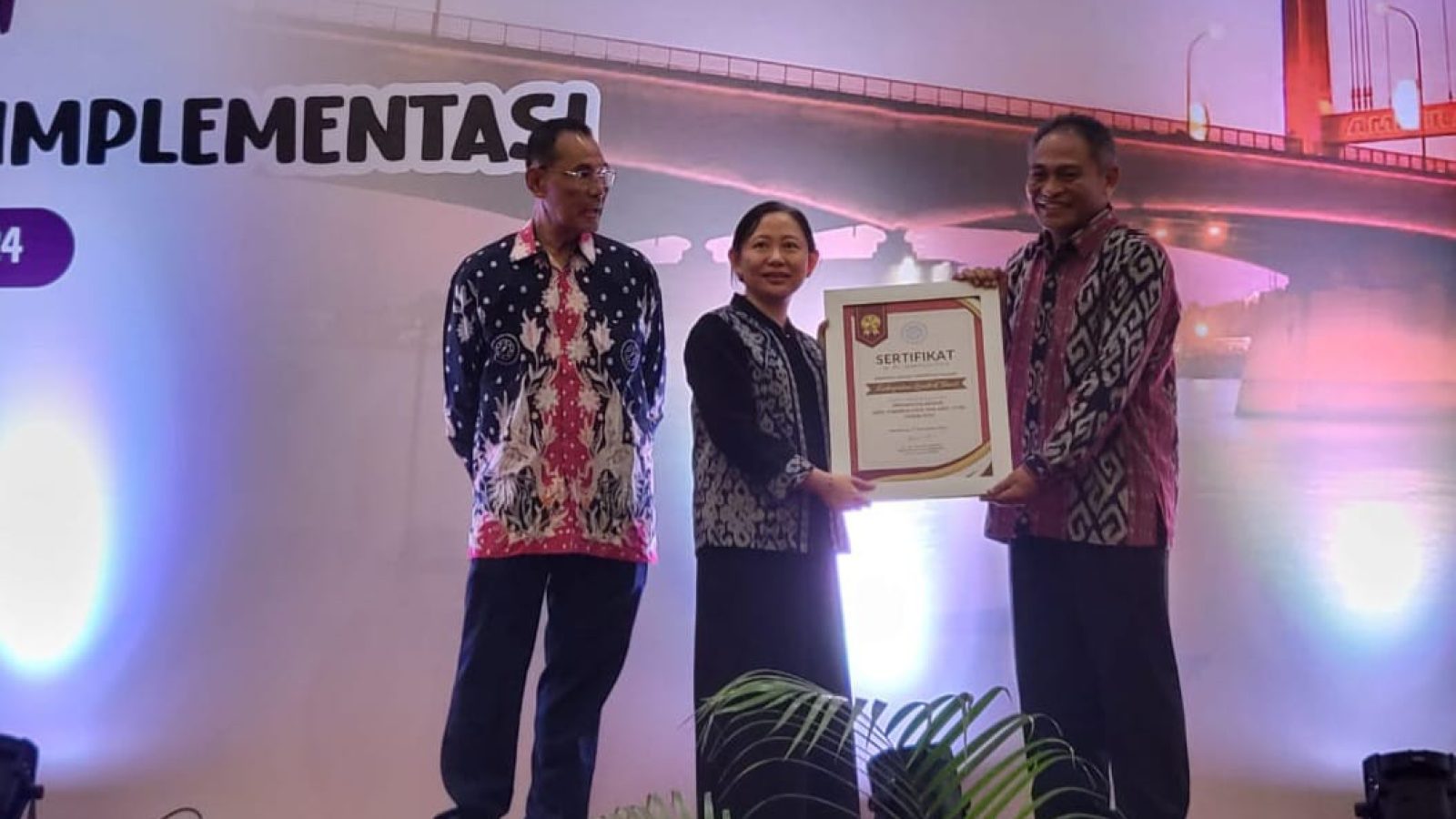 Lombok Timur Gaet Penghargaan Atas Komitmen Dukungan Pencegahan dan Pengendalian ATM