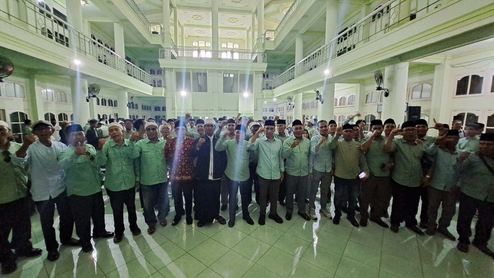 Kukuhkan Tim Relawan, Luthfi – Wahid Minta Kampanye Dengan Santun