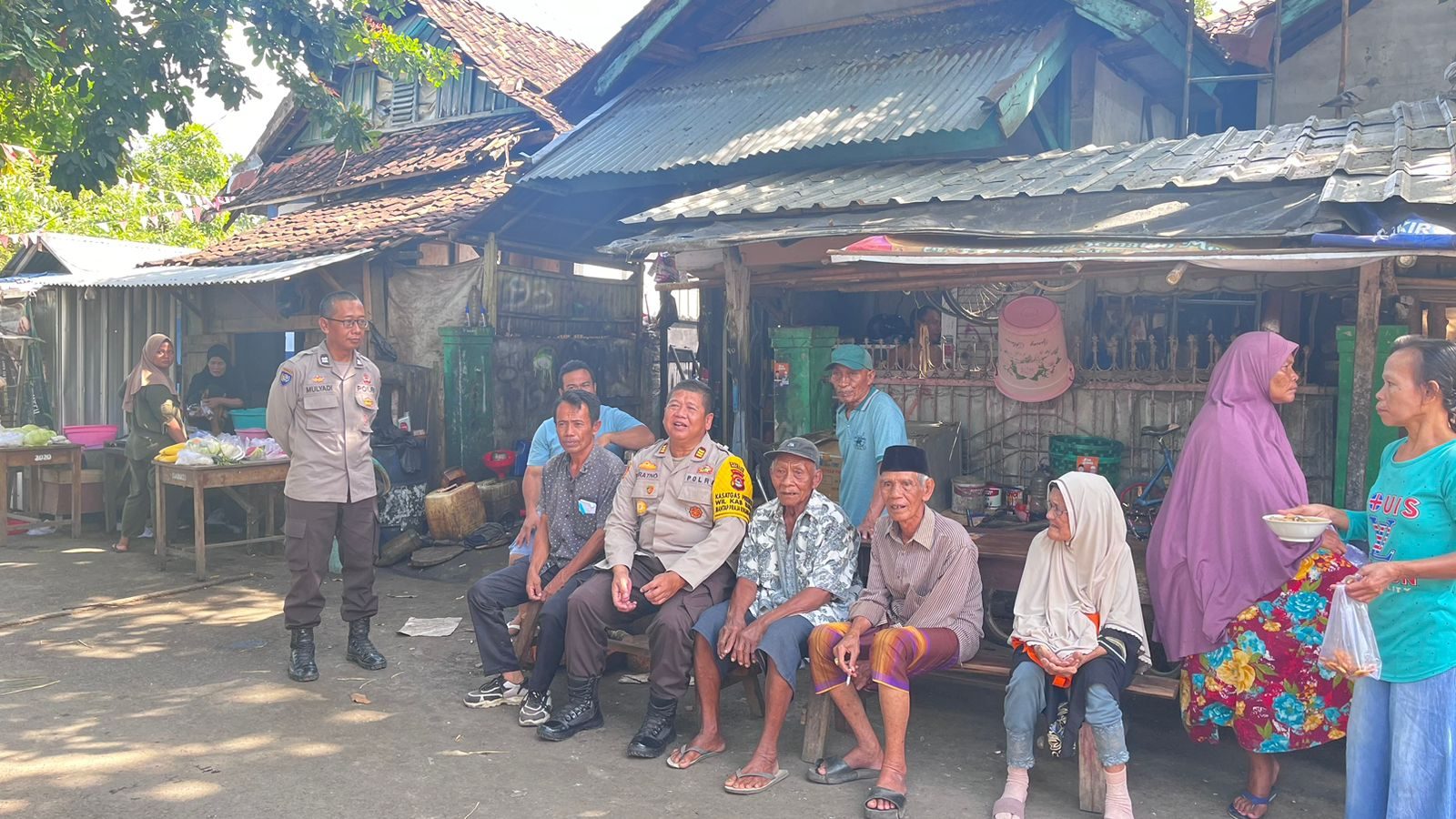 Sat Binmas Polres Bima Kota Dengarkan Keluhan dari Masyarakat di Jumat Curhat