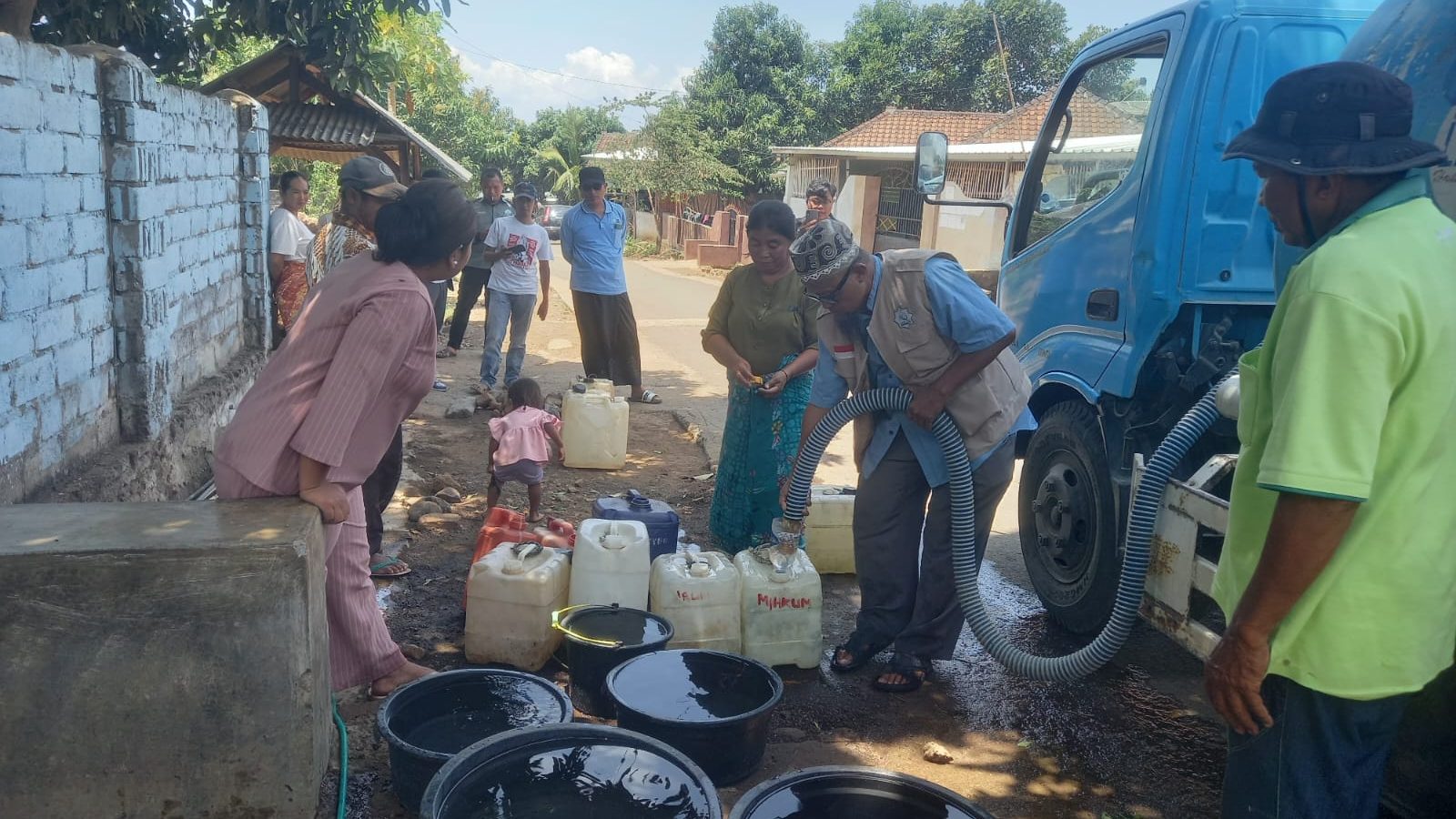PB NW dan LAZAH NW Salurkan 40 Ribu Liter Air Bersih  di Desa Suntalangu Dan Selaparang