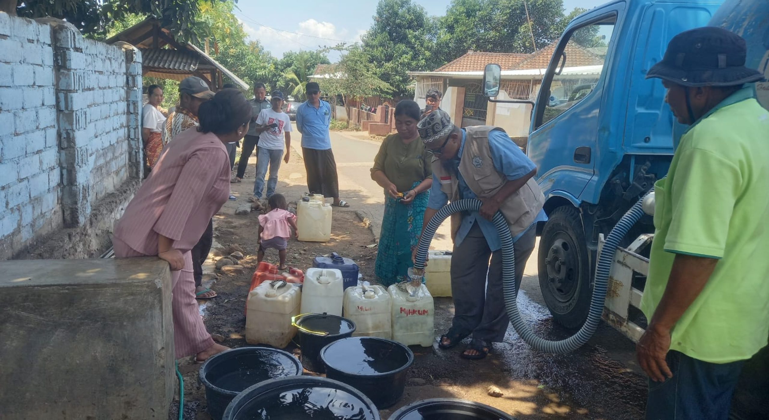 PB NW dan LAZAH NW Salurkan 40 Ribu Liter Air Bersih  di Desa Suntalangu Dan Selaparang