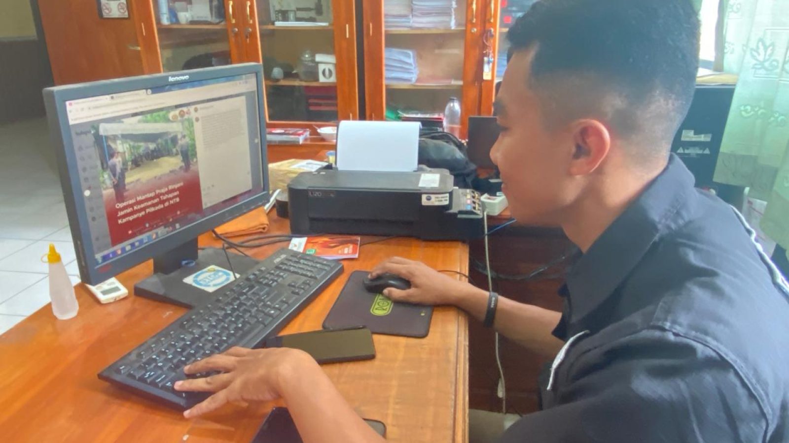 Satgas Humas OMP Rinjani 2024 Pantau  Medsos Jelang Pemilukada