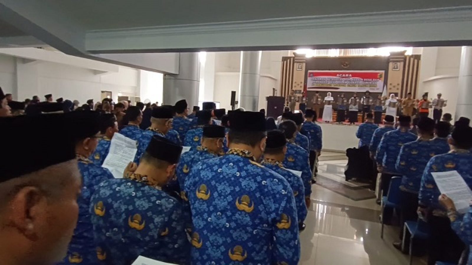 Hadiri Deklarasi Netralitas Ribuan ASN Lombok Timur, Pj Gubernur NTB : ASN Harus Netral di Darat dan di Dunia Maya