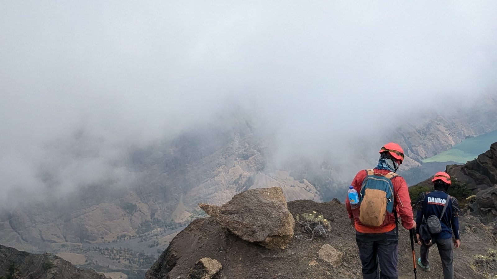 Pendaki yang Jatuh di Rinjani Belum Ditemukan, Tim SAR Gunakan Drone Cari Keberadaan Korban
